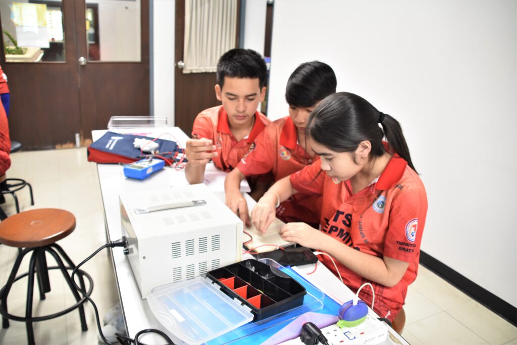 โรงเรียนเทพมิตรศึกษา จ.สุราษฎร์ธานี ร่วมกับศูนย์วิทยาศาสตร์ มรส. จัดโครงการพัฒนาศักยภาพด้านวิทยาศาสตร์ - คณิตศาสตร์