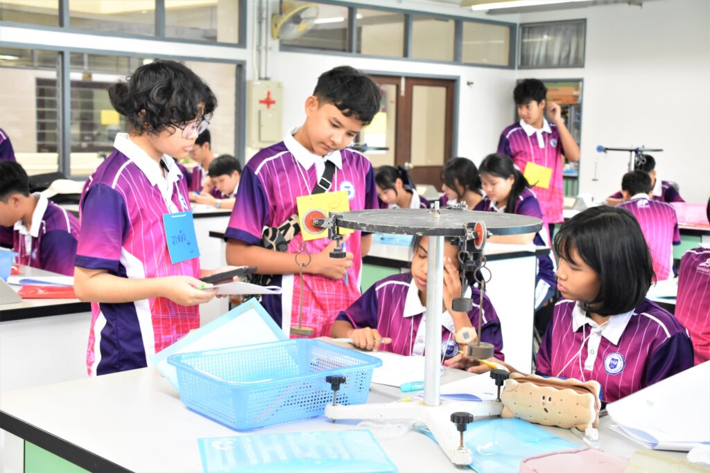 โรงเรียนอำมาตย์พานิชนุกูล จ.กระบี่ ร่วมกับศูนย์วิทยาศาสตร์ มรส. จัดโครงการ English Science Camp